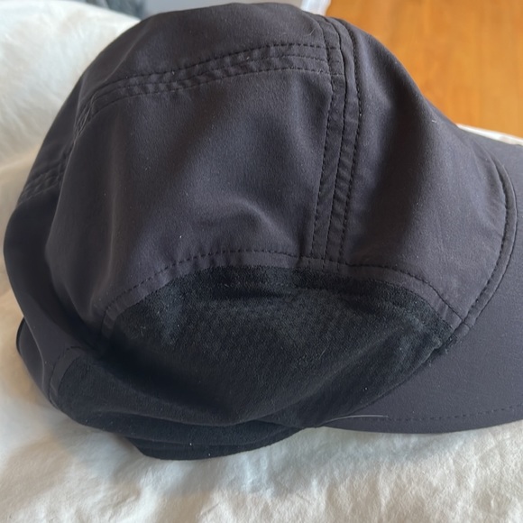 Lululemon black hat - Picture 3 of 6